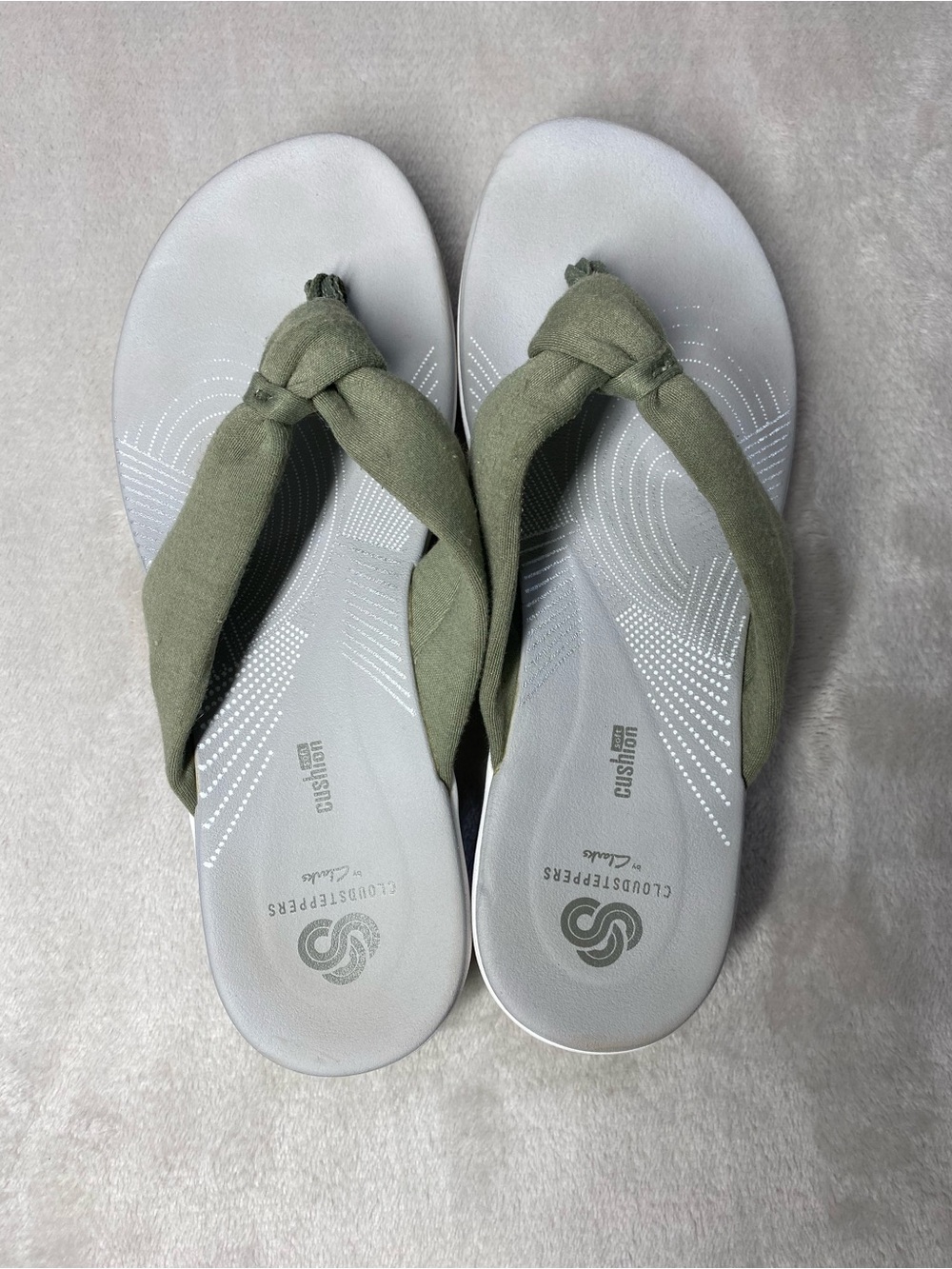 Clarks Cloudsteppers Sage Green Comfort Thong Sandals size 8